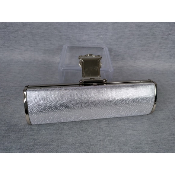 🎄 3/$35 Two Pieces of Metallic Tone Clutches - Picture 14 of 16